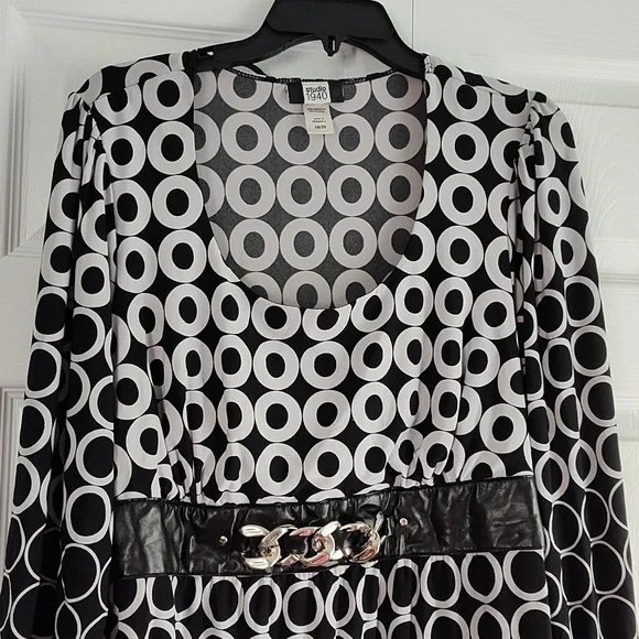 Studio 1940 - Black and White Design Top - Plus Size - 18/20 - EUC - Picture 2 of 9